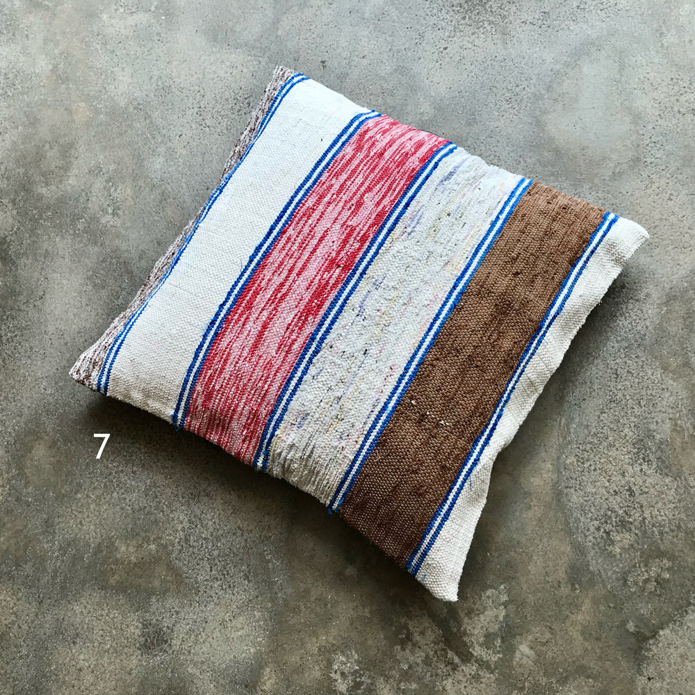 Handwoven rag pillow cover - Image 8