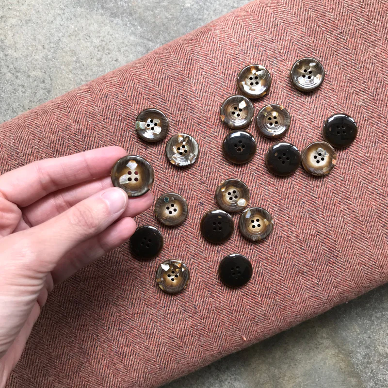 Recycled Mother of Pearl Buttons 31820